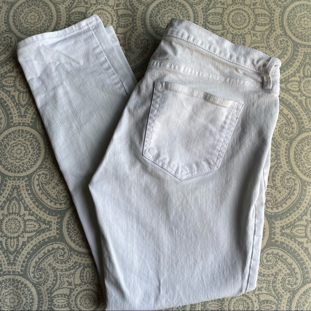 🎉3/20🎉 Gap white capri denim jeans